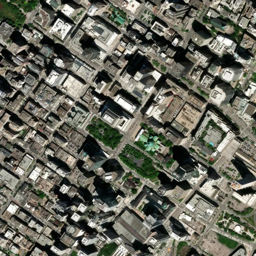 Satellite imagery of downtown Montréal with the selected square drawn on it